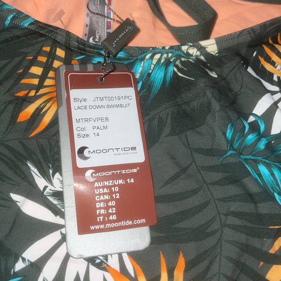 Swimsuit - Picture 8 of 10